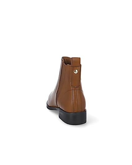 360 degree animation of product Brown metal toe leather chelsea boots frame-8
