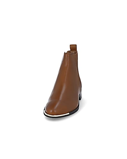 360 degree animation of product Brown metal toe leather chelsea boots frame-22