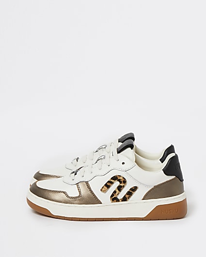 Brown NUSHU court trainers