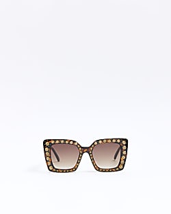 Brown oversized sunglasses