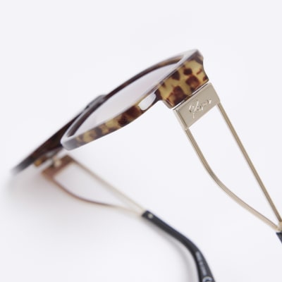 Brown oversized sunglasses
