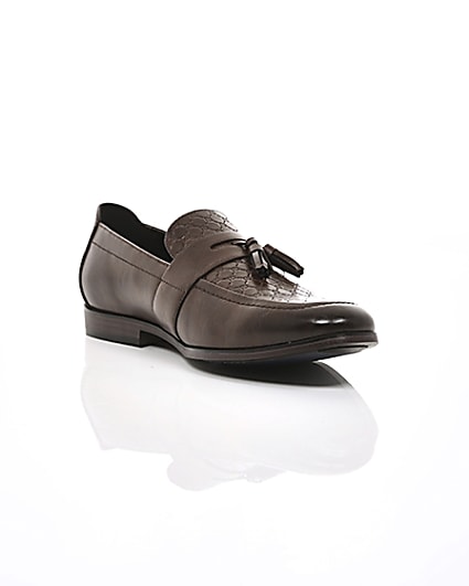 360 degree animation of product Brown RI monogram tassel loafers frame-6
