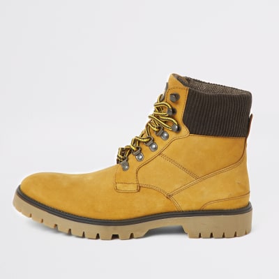hiking boots lace up