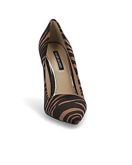 360 degree animation of product Brown tiger print court shoes frame-20