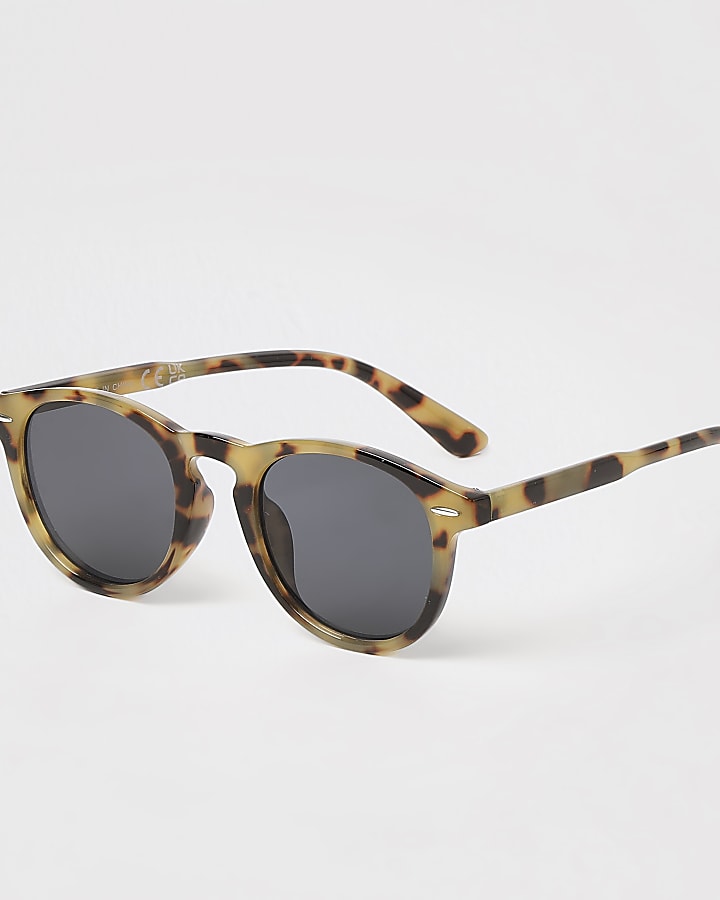 Brown tortoise shell round style sunglasses