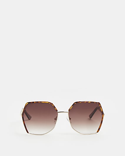 Brown tortoiseshell oversized sunglasses