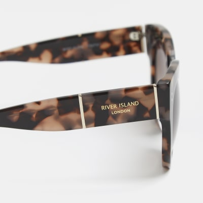 Brown tortoiseshell oversized sunglasses