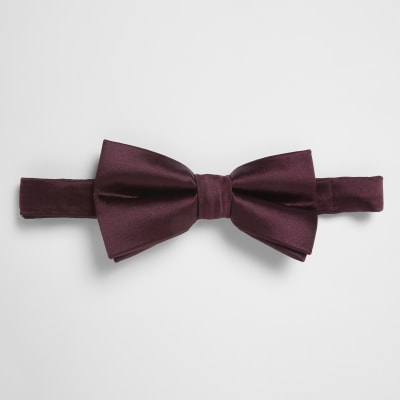 Burgundy bow tie