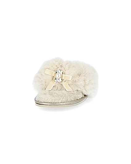 360 degree animation of product Cream bow faux fur slippers frame-22