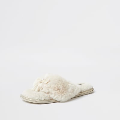 Cream bow faux fur slippers