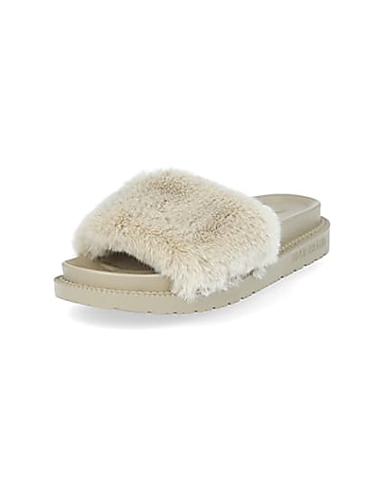 360 degree animation of product Cream faux fur sliders frame-0