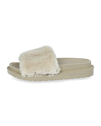 360 degree animation of product Cream faux fur sliders frame-3