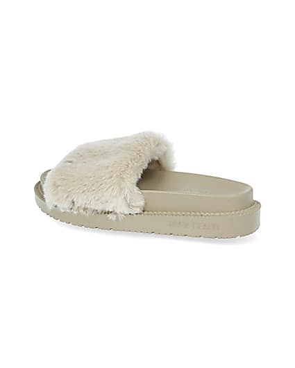 360 degree animation of product Cream faux fur sliders frame-5