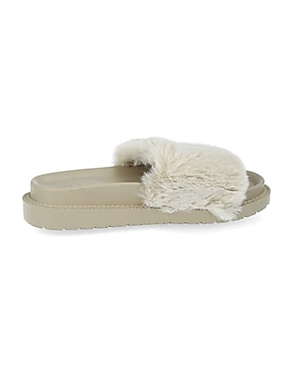 360 degree animation of product Cream faux fur sliders frame-14