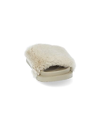 360 degree animation of product Cream faux fur sliders frame-20