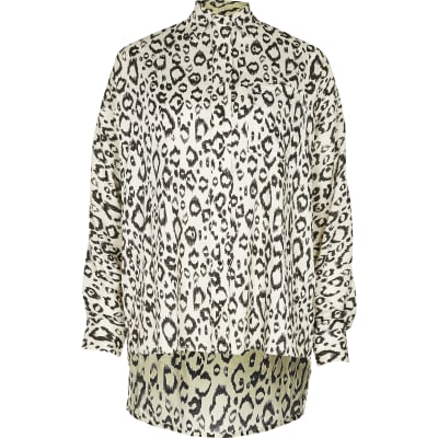 Cream leopard print dipped hem shirt