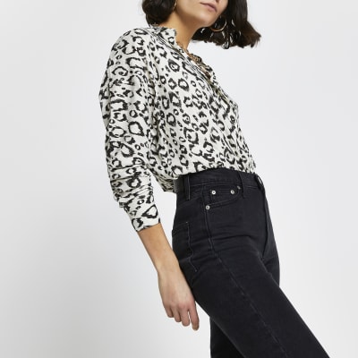 Cream leopard print dipped hem shirt