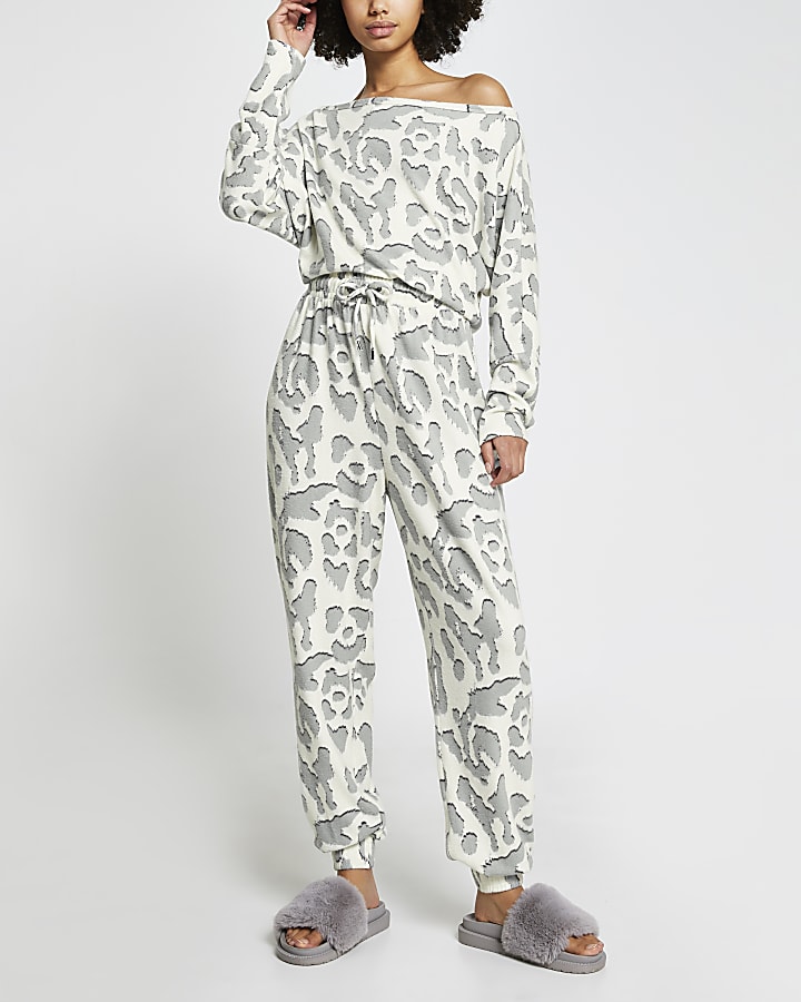 Cream leopard print pyjama top