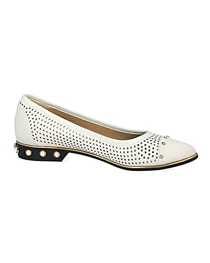 360 degree animation of product Cream perforated studded ballet shoes frame-16