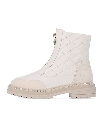 360 degree animation of product Cream quilted ankle boots frame-3