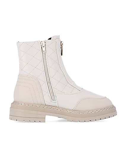 360 degree animation of product Cream quilted ankle boots frame-14