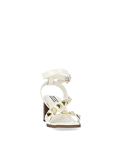 360 degree animation of product Cream studded heeled sandals frame-20