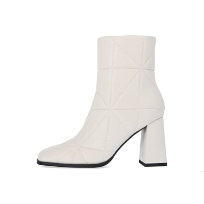 360 degree animation of product Cream wide fit quilted heeled ankle boots frame-3
