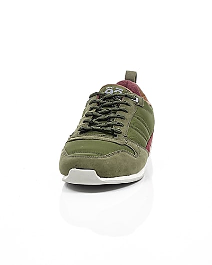 360 degree animation of product Dark green retro runner trainers frame-3