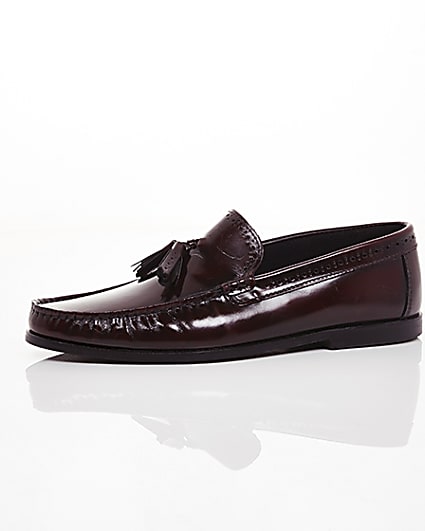 360 degree animation of product Dark red  leather tassel loafers frame-23