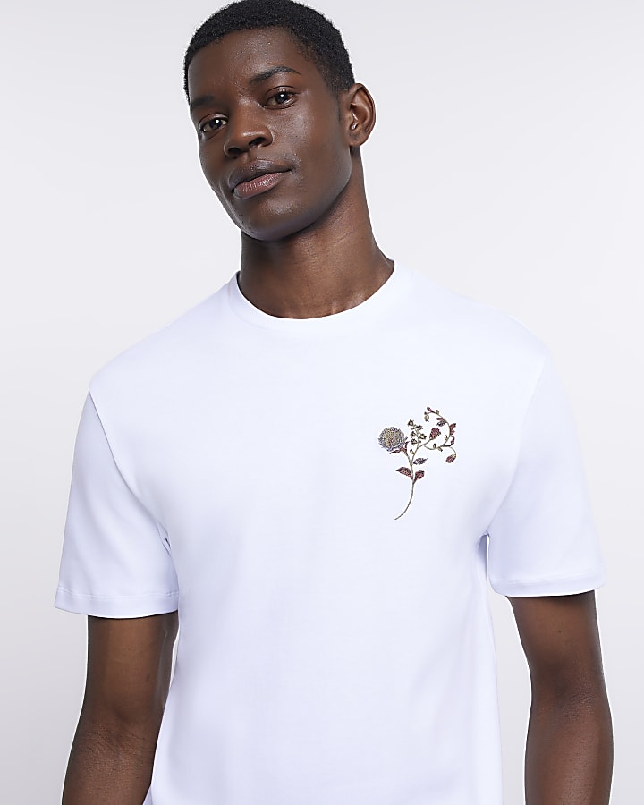 Ecru slim fit floral chest print t-shirt
