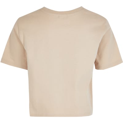 beige t shirt