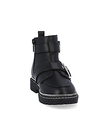 360 degree animation of product Girls black buckle boots frame-20