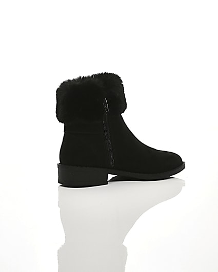 360 degree animation of product Girls black buckle faux fur cuff boots frame-12