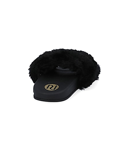 360 degree animation of product Girls black chain faux fur sliders frame-10