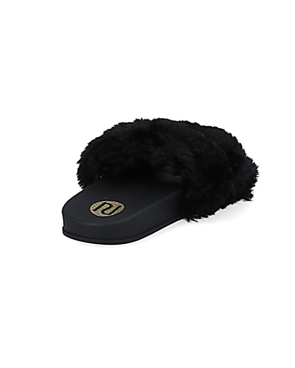 360 degree animation of product Girls black chain faux fur sliders frame-11