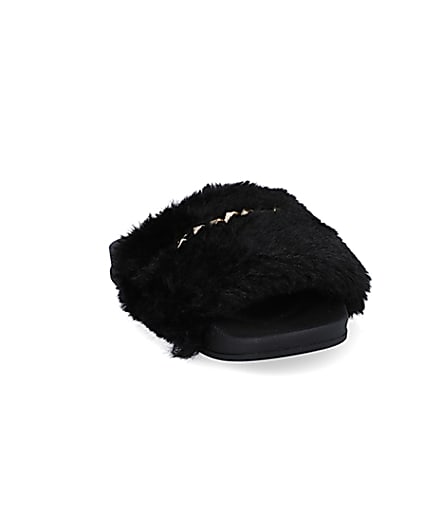 360 degree animation of product Girls black chain faux fur sliders frame-19