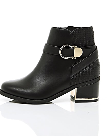 360 degree animation of product Girls black circle buckle block heel boots frame-22