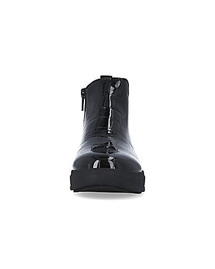 360 degree animation of product Girls Black Croc PU ankle boots frame-21