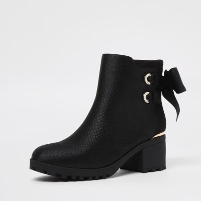 bow back ankle boots