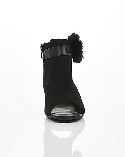 360 degree animation of product Girls black faux fur buckle shoe boots frame-4
