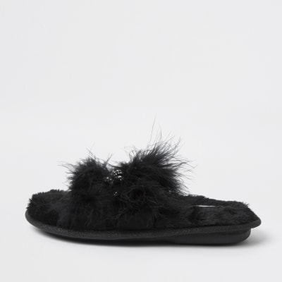 girls black slippers