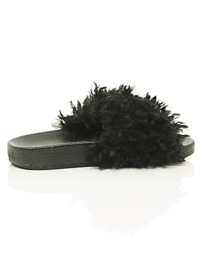 360 degree animation of product Girls black faux fur sliders frame-11