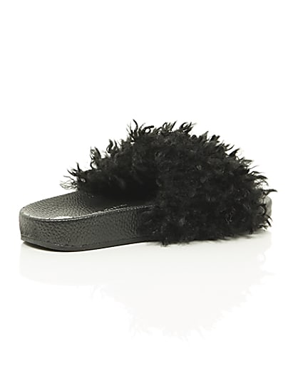 360 degree animation of product Girls black faux fur sliders frame-12