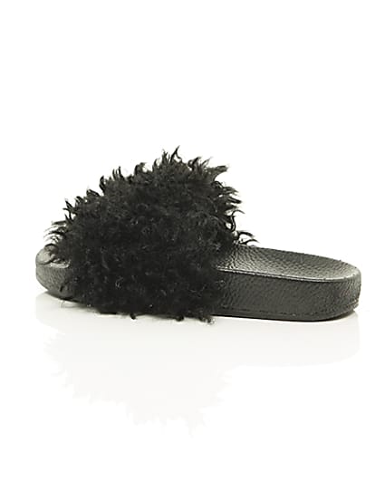 360 degree animation of product Girls black faux fur sliders frame-20