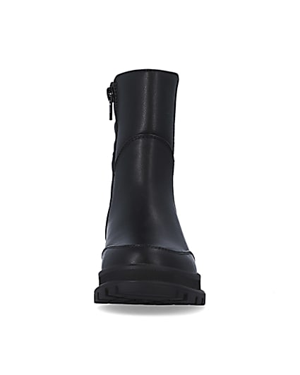360 degree animation of product Girls Black Padded Chelsea Boots frame-21