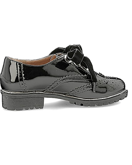 360 degree animation of product Girls black patent brogue shoes frame-14