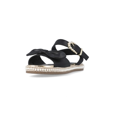 360 degree animation of product Girls black Pearl Embellished Sandals frame-23