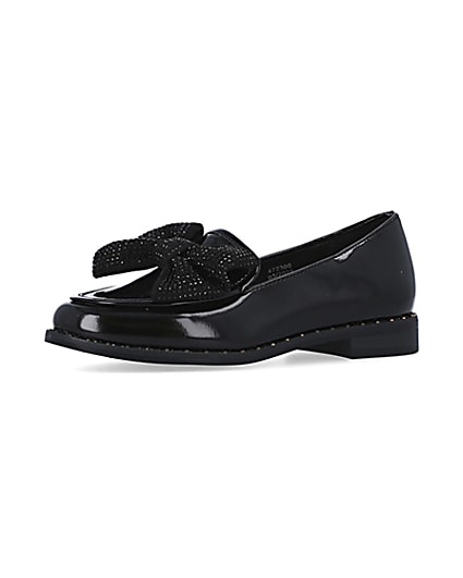 360 degree animation of product Girls black PU diamante bow loafers frame-1
