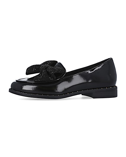 360 degree animation of product Girls black PU diamante bow loafers frame-2
