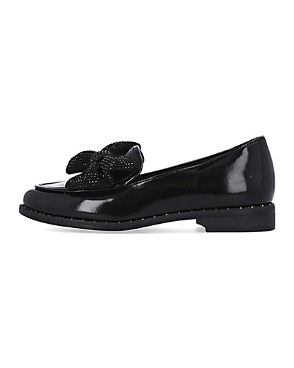 360 degree animation of product Girls black PU diamante bow loafers frame-3